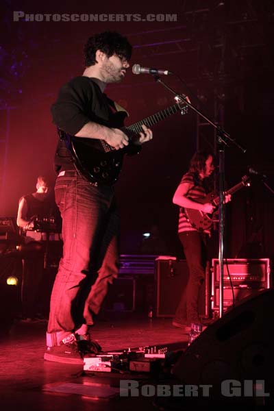 FOALS - 2010-11-25 - PARIS - Elysee Montmartre - Yannis Philippakis - Jimmy Smith - Edwin Congreave